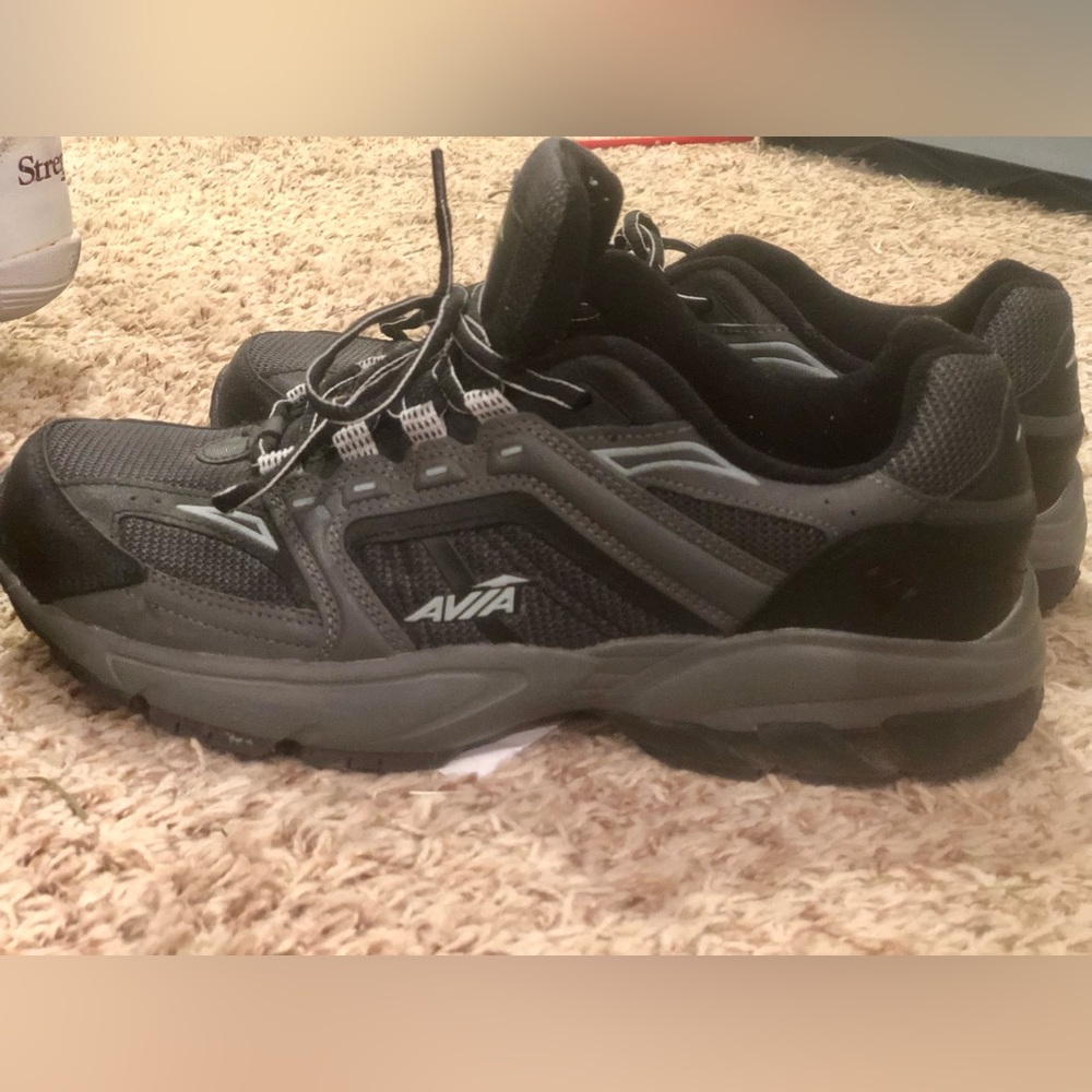 Avia mens shoes size 12W black and dark grey.